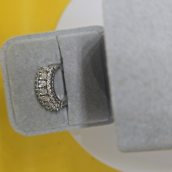 18k WGP Emerald Cut Ring - Picture 4 of 7